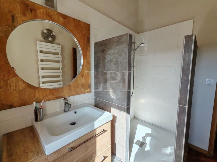 Image No.12-4 Bed House for sale