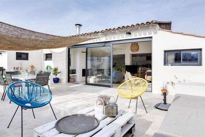 Image No.2-4 Bed House for sale