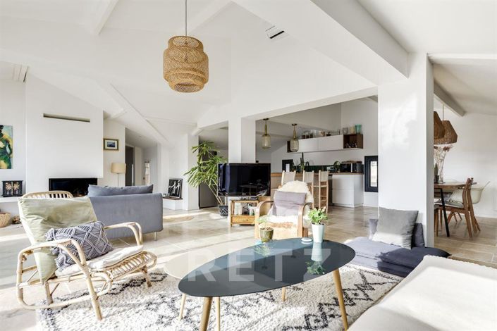 Image No.6-4 Bed House for sale