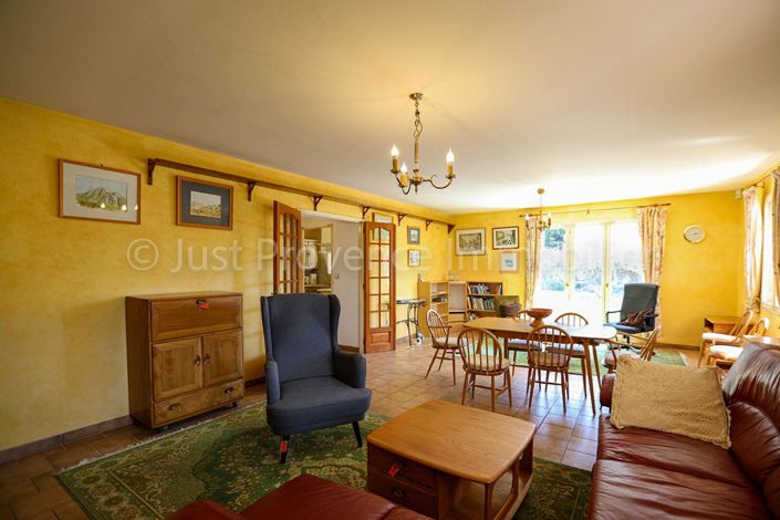 Image No.2-4 Bed House for sale