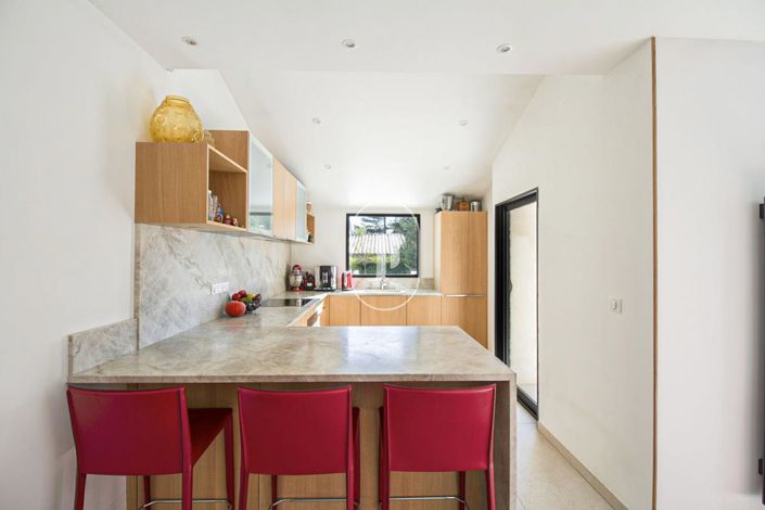 Image No.13-3 Bed House for sale