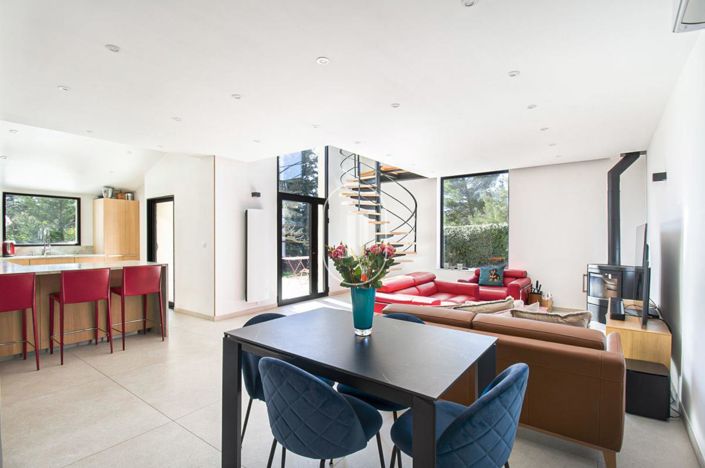 Image No.5-3 Bed House for sale