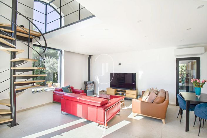 Image No.7-3 Bed House for sale