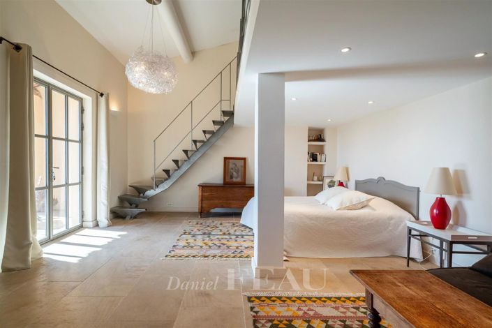 Image No.11-10 Bed House for sale