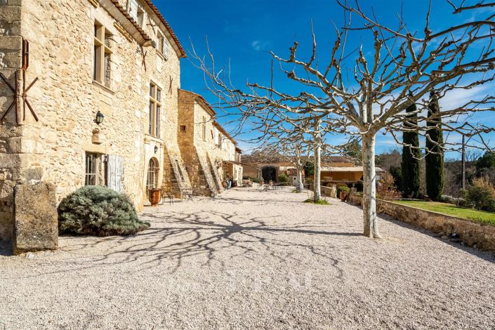 Image No.6-10 Bed House for sale