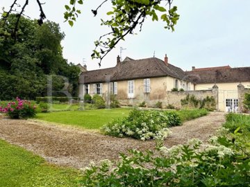 1 - Beaune, Property
