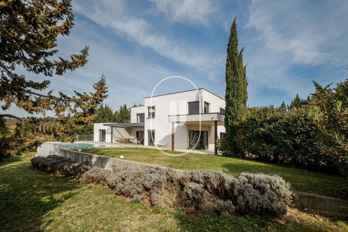 Image No.1-5 Bed House for sale