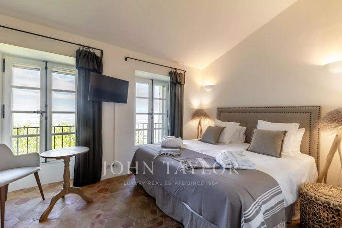 Image No.10-6 Bed House for sale