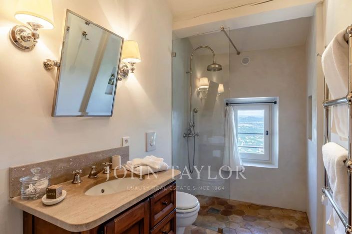 Image No.11-6 Bed House for sale