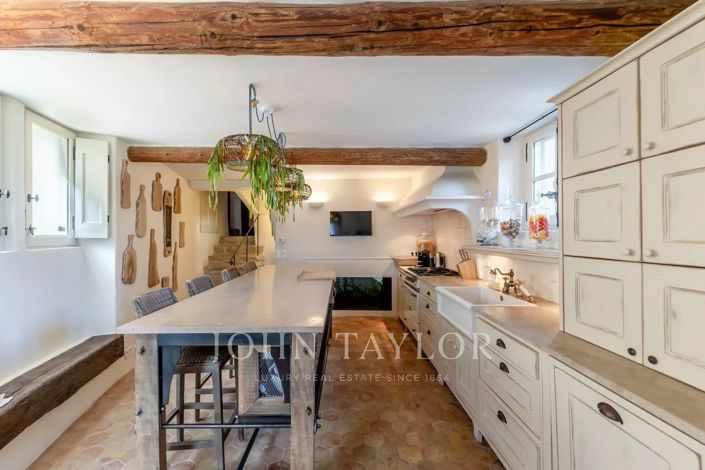 Image No.6-6 Bed House for sale