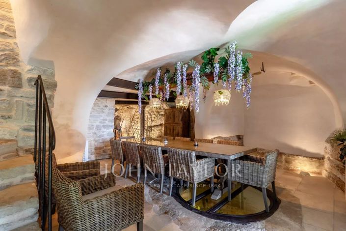 Image No.9-6 Bed House for sale