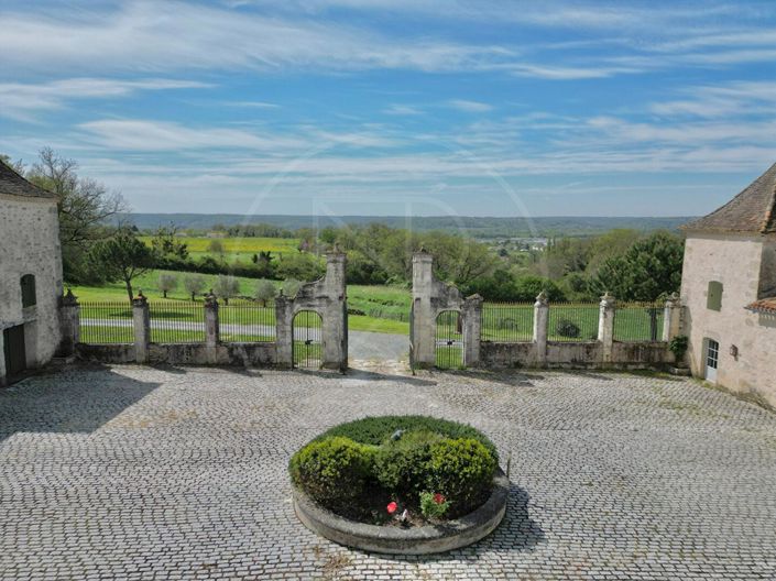Image No.1-7 Bed House for sale