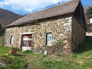 1 - Saint-Lary, House