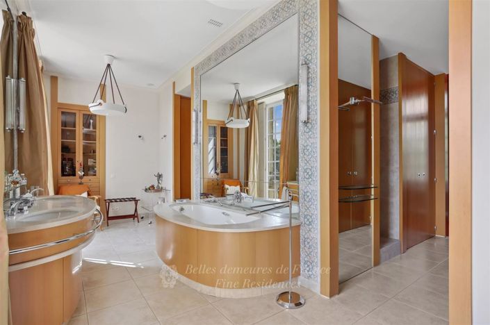 Image No.17-11 Bed House for sale