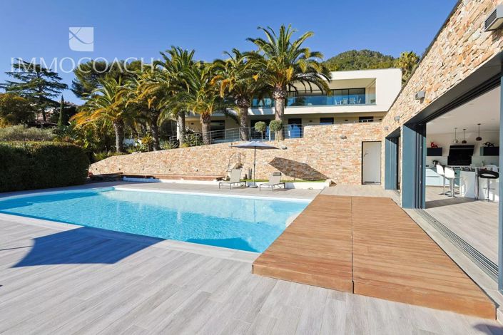 Image No.1-7 Bed House for sale