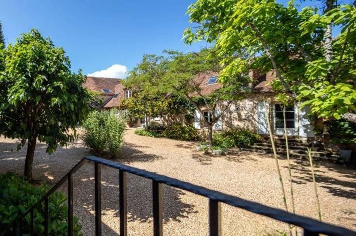 Image No.1-5 Bed Property for sale