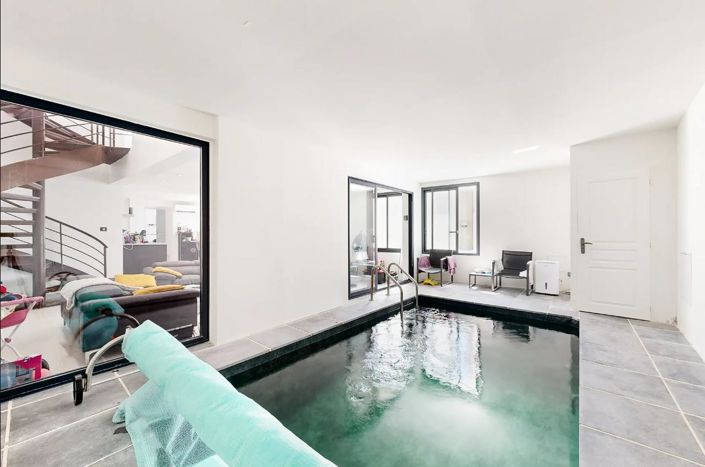 Image No.1-6 Bed House for sale