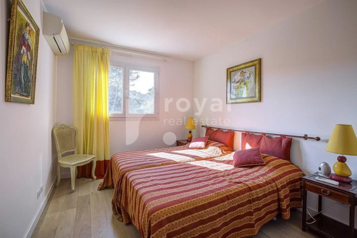 Image No.12-3 Bed House for sale