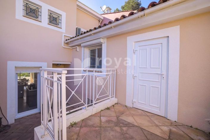 Image No.20-3 Bed House for sale