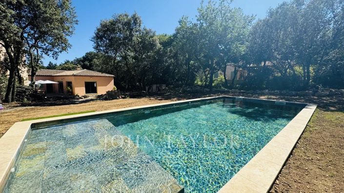 Image No.1-4 Bed House for sale