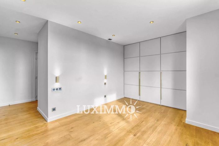 Image No.12-5 Bed House for sale