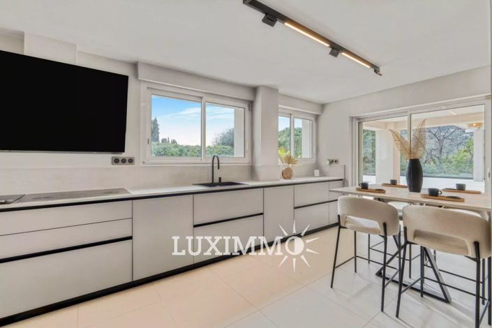 Image No.6-5 Bed House for sale