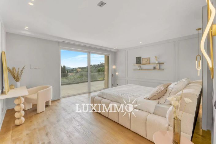 Image No.7-5 Bed House for sale