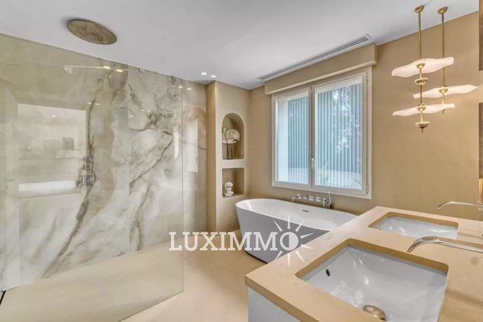 Image No.9-5 Bed House for sale