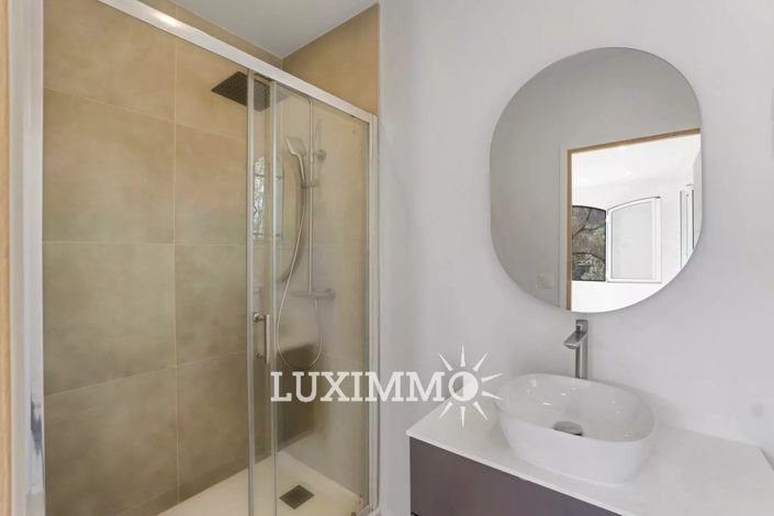 Image No.10-5 Bed House for sale