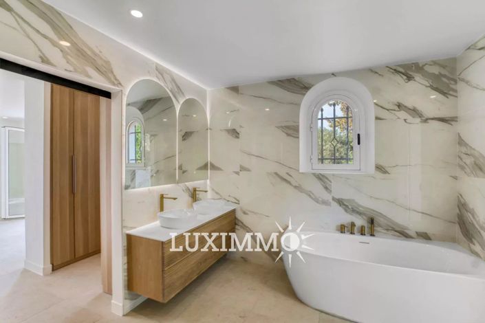 Image No.6-5 Bed House for sale