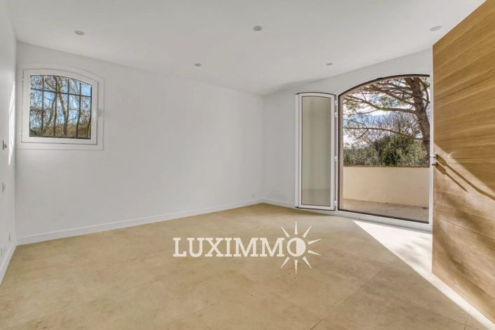 Image No.7-5 Bed House for sale