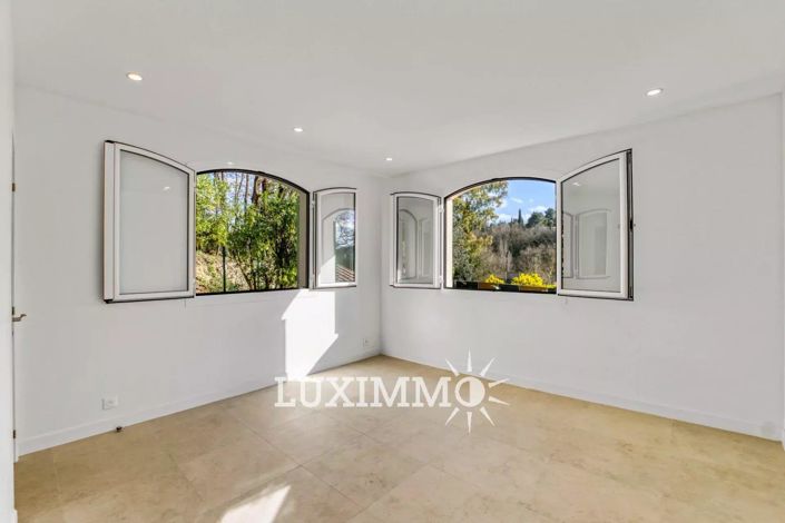 Image No.9-5 Bed House for sale