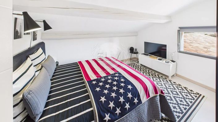 Image No.17-6 Bed House for sale