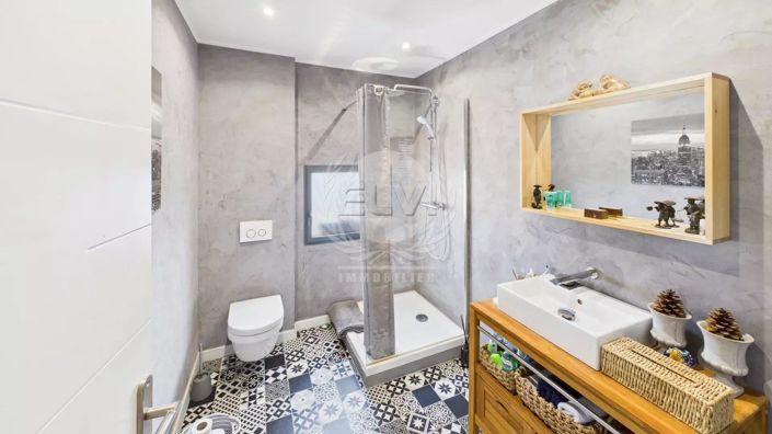 Image No.18-6 Bed House for sale