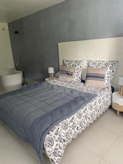 Image No.24-6 Bed House for sale