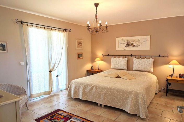 Image No.17-5 Bed House for sale