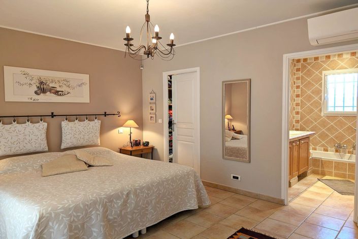 Image No.18-5 Bed House for sale