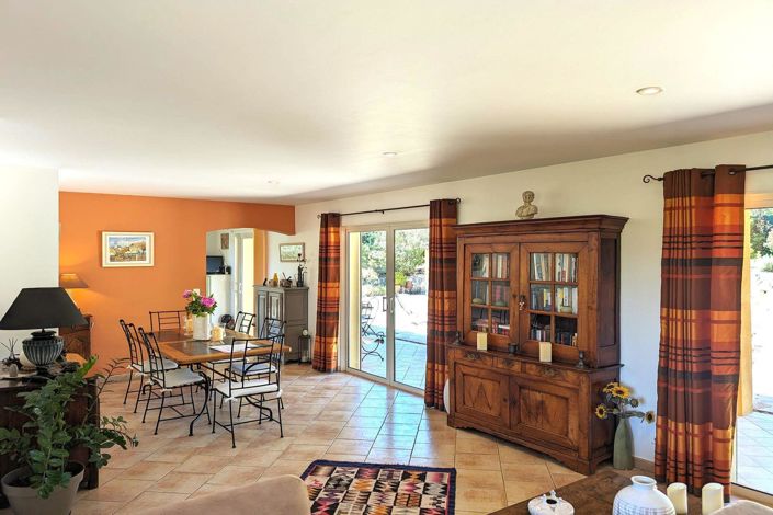 Image No.9-5 Bed House for sale