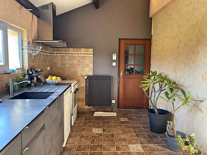 Image No.8-3 Bed House for sale