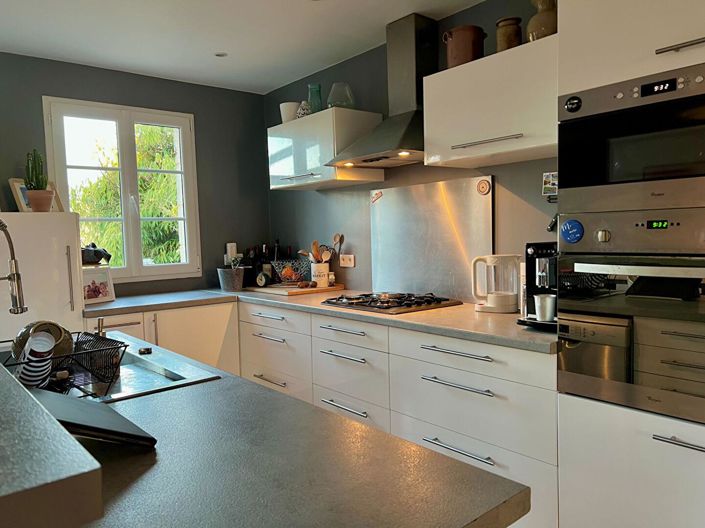 Image No.10-3 Bed House for sale