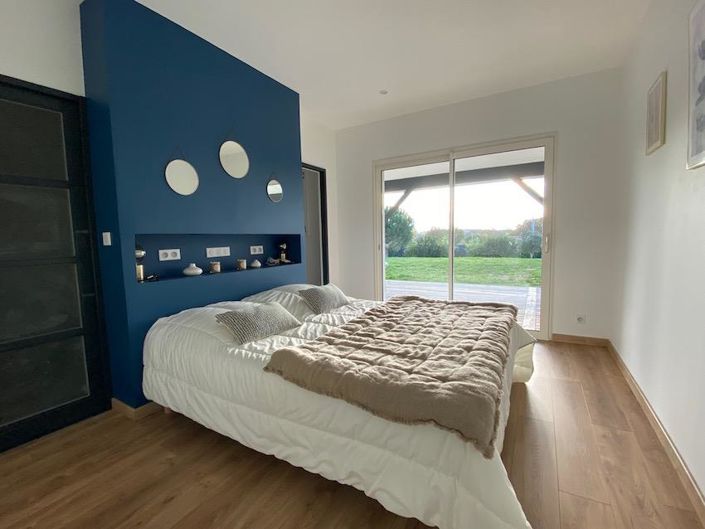 Image No.8-6 Bed House for sale