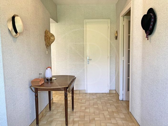 Image No.10-3 Bed House for sale