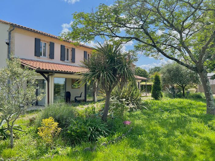 Image No.1-4 Bed House for sale