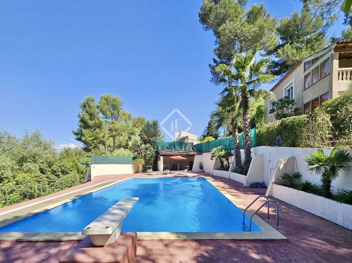 Image No.1-5 Bed House for sale