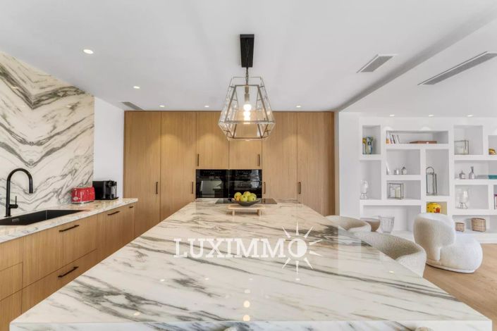 Image No.8-4 Bed House for sale