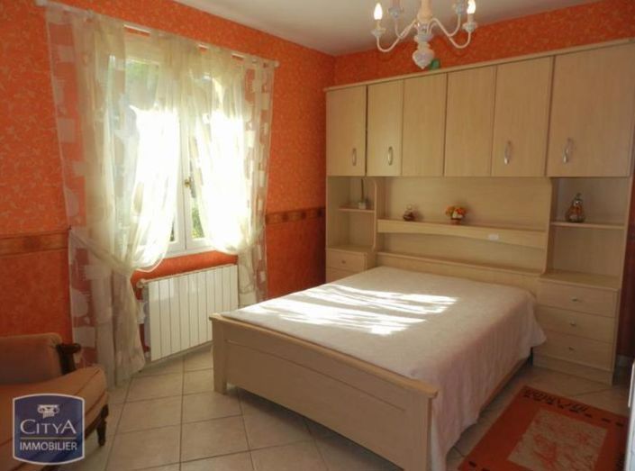 Image No.8-6 Bed House for sale