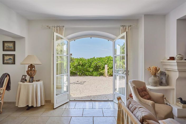 Image No.10-6 Bed House for sale