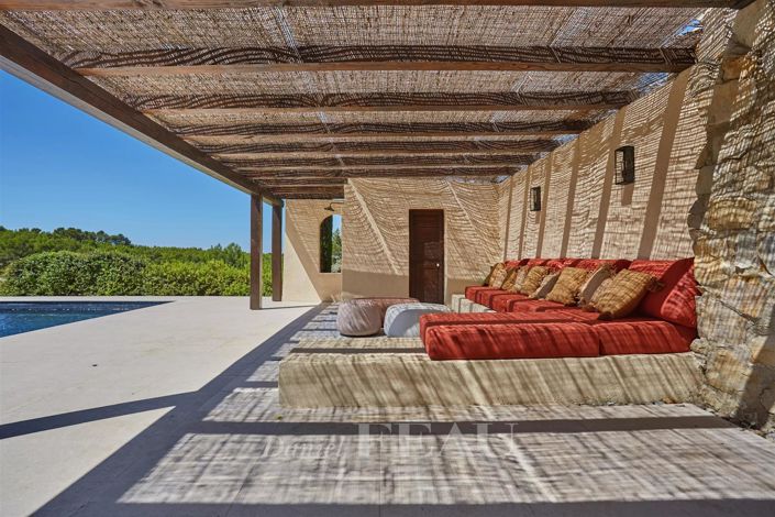 Image No.8-6 Bed House for sale