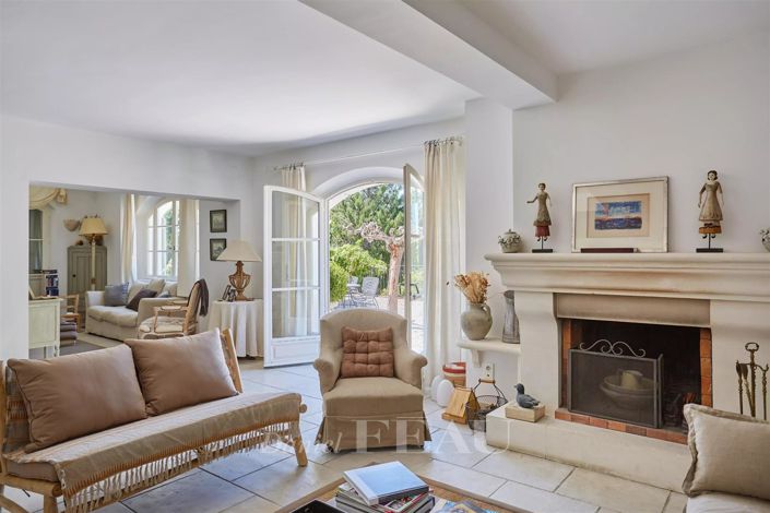 Image No.9-6 Bed House for sale