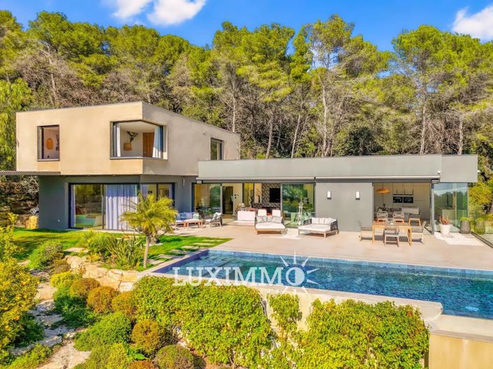 Image No.1-5 Bed House for sale